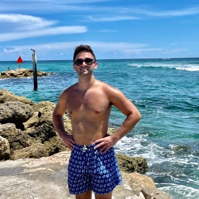 Musician🎵 Travel🧳 Beach 🏖