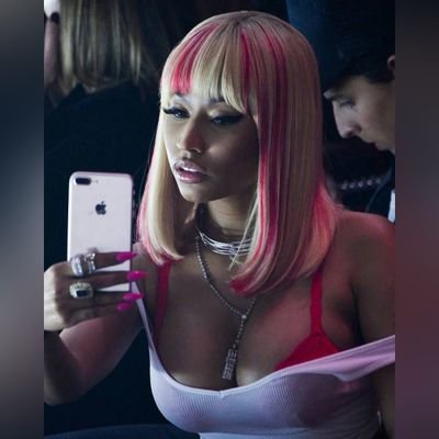 I AM VERY FAN OF @NICKIMINAJ.  RELAXES ME WHEN I LISTEN TO YOUR MUSIC MY QUEEN