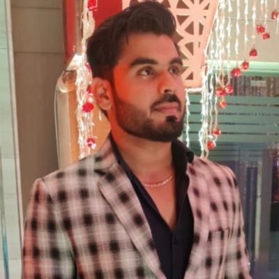 fareesh_khan1's profile picture. 