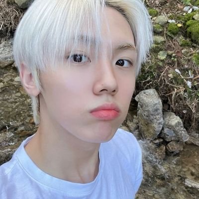 jimipooie's profile picture. 🎀! ꒰If the moon is pretty ꒱ ࣪˖ 🩰