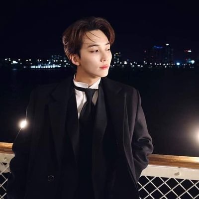 nuitschauds's profile picture. ✧ / eclisse : giorno   – 11.11. ❀ 𝚂𝐩𝑒cial.  nato da scorpione e promosso da leone   . . .  «Entre más crecemos más perdemos nuestra inocencia.»