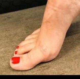 JaneHOp18016696's profile picture. vente de pied pas cher ❤💲😏😏😏de toute les sorte possibiliter de choisire le vernis payment par virement paypal