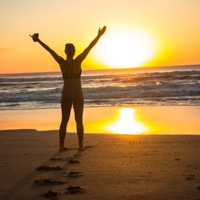 Giovanelli_Agus's profile picture. Abogada ⚖
Astróloga 🌌
Yogui 🧘‍♀️

Humana del perro más facherito del condado 🐕