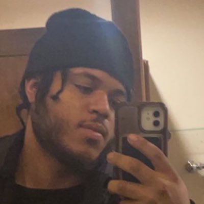 IanScruggs19's profile picture. huh?