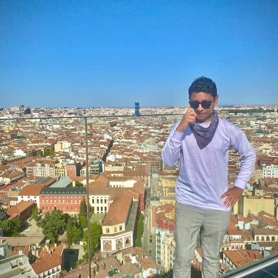 Escribo código, gusto de conversaciones en persona. El covid malogró mi cumpleaños