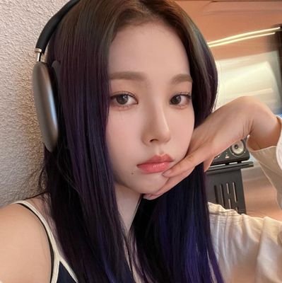 ⠀⠀⠀⠀Kittens, books & ryujin.