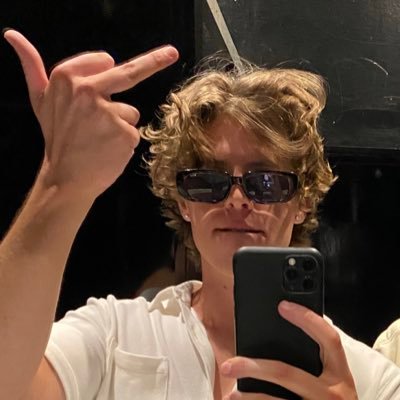 simjams_'s profile picture. honestly I wish I gave a fuck