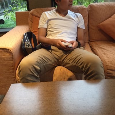 とある人物の裏の顔です。基本クソなこと呟きます。普段まともを装ってるのでこっちはゲスなことを中心に進めます。
33歳/171cm65kg/デベロッパー勤務/イチャイチャもデートも好きです/温泉も夜景も好き/宜しくお願いします。