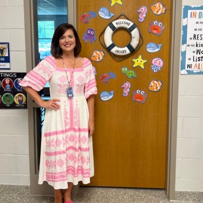 TheBondsBunch's profile picture. Wife, mom, teacher, and beach bum 🍎
