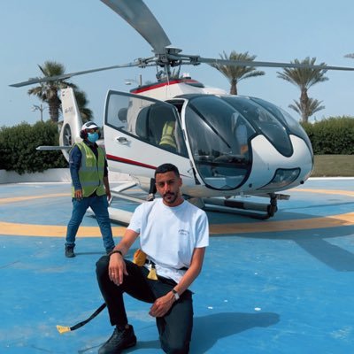 سأبقى ولكني إلا غير رجعة .. سأذهب مثل النهر باقً ويذهبُ.