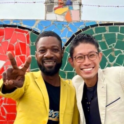 京都でアフリカ布屋さんを切り盛りしています。トーゴ🇹🇬から直輸入したプリント生地や「京風アフリカンプリント」など。現地起業家への金融支援、最近はティンガティンガ🇹🇿も。著書『Go to Togo 一着の服を旅してつくる』、共著『たやさない』(烽火書房)。愛する妻と娘、息子がいます。