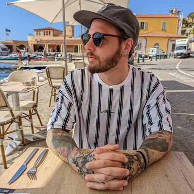 mugsykedc's profile picture. ✂️💈Hairstylist💈✂️  @ The Barbers Lounge.
music enthusiast. gamer. SLEEPWALKER