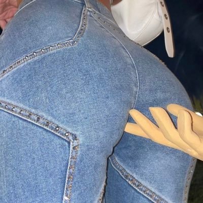 Lounajulya's profile picture. 