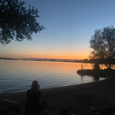 astrid11111111's profile picture. Inquisitive, intuitive, sees between the lines.