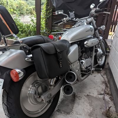 無言フォロー失礼しますm(_ _)m
40代半ばのおじさんです。
主にバイクに興味を示します。特にちょい古めの原付など。
所有は
#Vツインマグナ #グロム #かもめカブ #ぴーぷる

車体はコロコロ入れ替わります😗