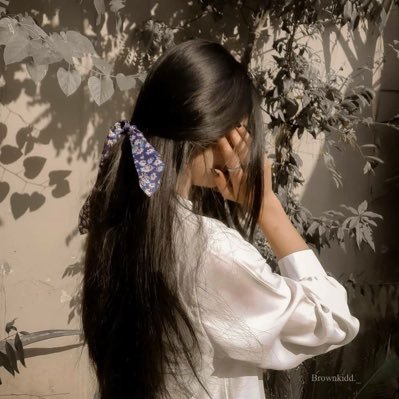 كُل فتاة جميلة بطريقةٍ إلاّ انا جميلة بِكُل الطرق♥️.