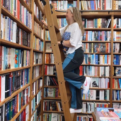 ch4lsbookshelf's profile picture. Charley | 22 | 📍England | she/her