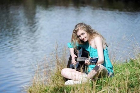 This is for Janet Devlin. I love her so much she is my idol :3 Janet to WIN! X factor 2011 :D MASSIVE DIRECTIONER ASWELL