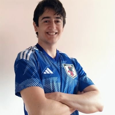 Jornalista. Sigo o futebol do Japão e escrevi o livro SAMURAIS AZUIS. ブラジル人ジャーナリスト。日本のサッカーや文化をブラジルで普及したい。