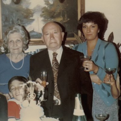 jubilada bancaria
mi cumple el 20 de enero
cuarta cuenta
anti K y anti peronista, por eso me bajan cuentas @ElenaSu86797692 @Elena42875585 @reina_twitte