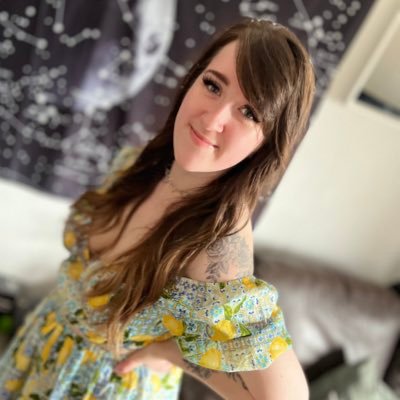 28 🌸 she/her 💜🏴 obsessed with gyozas, anything pink and timibee 🥟 💖 💍
@ galsgoglasgow on instagram