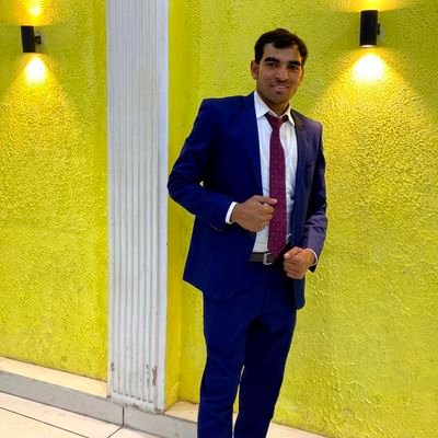 “मंजिल पर पहुँचने के लिए क़िस्मत नहीं, साहस चाहिए होता है।”