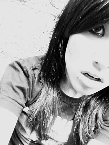 Foda-se tudo, foda-se este mundo, foda-se tudo que você defende, Não pertença, não exista, Não dê a mínima, nunca me julgue!  So everybody, Just Follow-me!