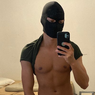 A kinky boy who is into sport gear and impact play. Gut Punching and Ballbusting 😈