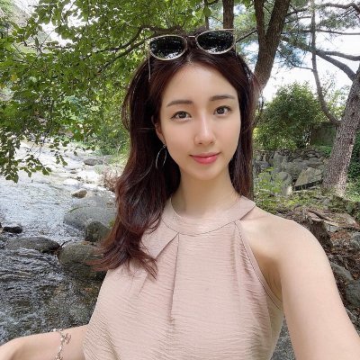 annepalzal's profile picture. "운이 좋게도 내 용감함이 드러나면 반드시 모든 변장을 풀겠다!"