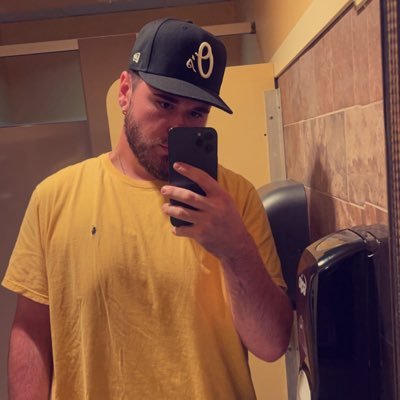 md_rolfe's profile picture. only eat with who i starved with