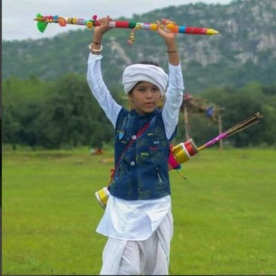 ना पैसा लगता ना,ना खर्चा लगता हैं,
जय जोहार बोलिए बड़ा अच्छा लगता हैं...