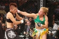 Para todos os garotos e garotas que curtem MMA , 
Sigam - a  No twitter .@MyrllaMaresia !
  Agradecendo a todos (:
