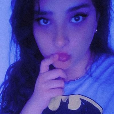 Zyandrushka's profile picture. Hoy soy un ente de energía negativo. Por su seguridad, ALÉJESE. Consumidora de tamales oaxaqueños y aguacate. 
El amor en forma de suicidio.
Soy un Cronopio 🧭