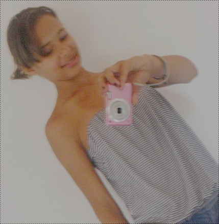 # Boooα Perguntα {?}
αqélα q sorri qdo estα triste,
αqélα qê tem poucos αmigos de verdαde, mαs todos qê tem pode confi...