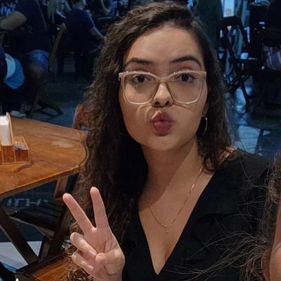 GiuliaajReis's profile picture. || 21 || 🌻 || FGV Direito Rio (9/10)||