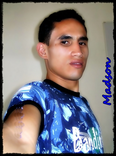 Adorador, escolhido e protegido de Deus...
E sei que Deus me deu a vida pra valer a pena ♫