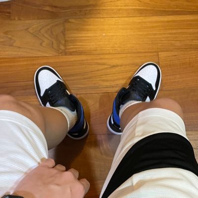 95后纯1s ，感兴趣类型正装👔运动👟，不定时更新照片，私信聊玩，🉑️➕ｖ，