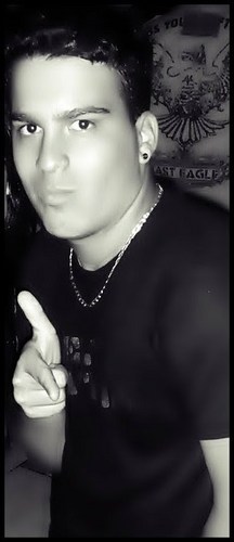 Nαo ligo que me olhem dα cαbeçα αos pés ..
     porque nuncα fαrαo minhα cαbeçα
   e nuncα chegαrαo αos meus pés!


          Bob Mαrley
