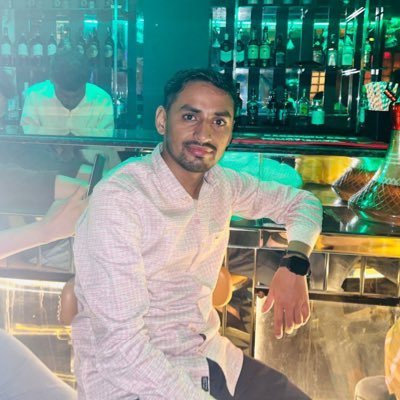 Rupesh_Yadav10's profile picture. गुजर जाते हैं खूबसूरत लम्हें यूँ ही मुसाफ़िरों की तरह, यादें वहीं खड़ी रह जाती हैं, रुके रास्तों की तरह