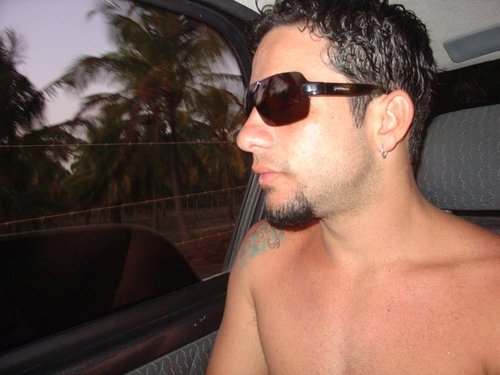 Tomo altas brejas todo fds, e curto reggae, surf e tudo referente a comedia!!