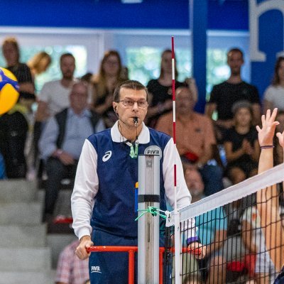 Padre de 2 Extremadrileñas #Jara y #Vera. Cacereño, Árbitro internacional de Voleibol. Disfrutando de la vida 11,12.