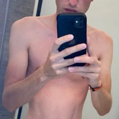 Twink who is here just to share his naughty side😈