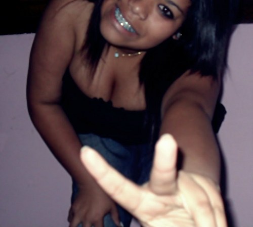 Corinthiana ,15 anos, signo peixes , robs: curti musica, sair com amigos, fazer amizades, etc . 
http://t.co/vUY49YLGiZ  (:      Segue?