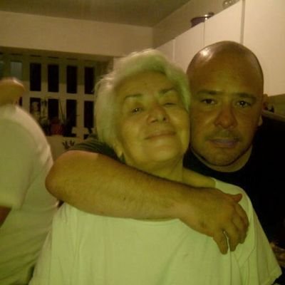 Cocinero por pasión y profesión. Amigo de la vida, y de aquellos que la respetan. Incondicional hasta que cruzan el limite. Siempre libra,