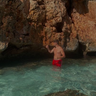 ZZubeey's profile picture. Marco 18. COD competitive player, Bo2 ❤️PSN: ZZubeey Xbox ID: ExT Rxmbo Z #BeanSquad