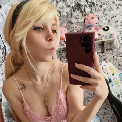 Streamer | 🇮🇹 | Ero-Model | Non-binary
Gamer 🎮 Hentai Lover 🔞 |
Check the link in bio for way more spicy content or google my name ;P