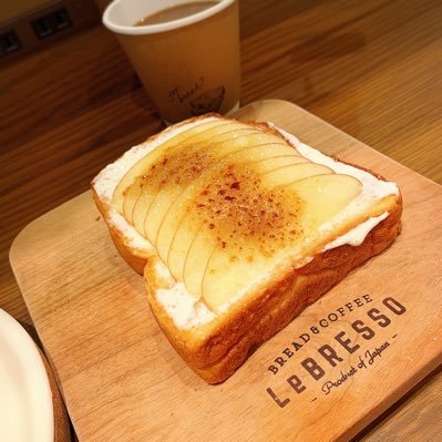 vay22222's profile picture. 独身。長年薄毛に悩むアラサー。悩みを共有したいです。 💉顎下脂肪吸引、糸リフト、エラ顎ボト