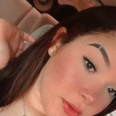 elyyy0116's profile picture. 