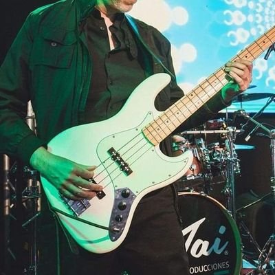 flakolara's profile picture. No soy ni seré seguidor de...... aunque me gustan muchos músicos,