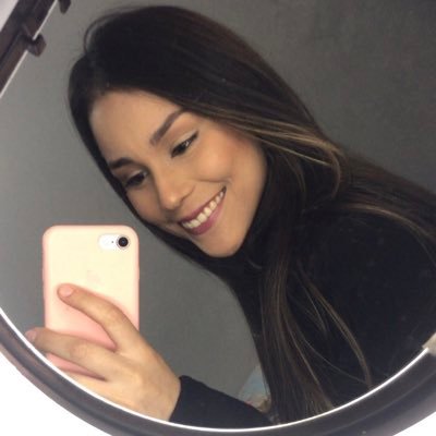 thaisksch's profile picture. Odontologia • Gremista • Amo Cantar